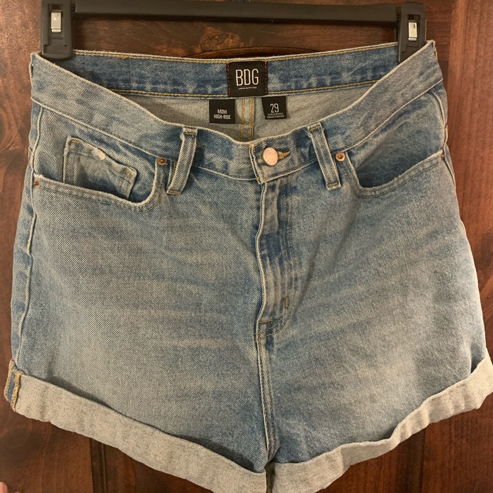 BDG MOM JEAN SHORTS